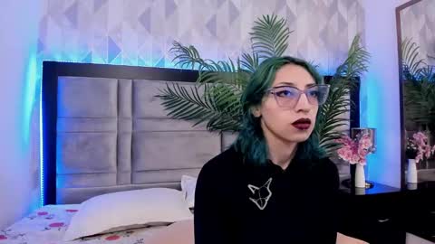  Im Gaia online show from February 1, 12:05 pm