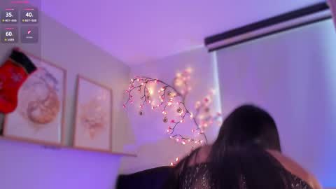 Isa online show from December 15, 8:25 pm