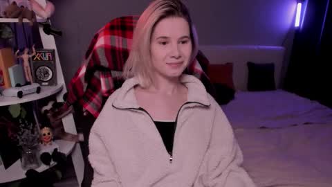 Mia online show from February 8, 9:46 am