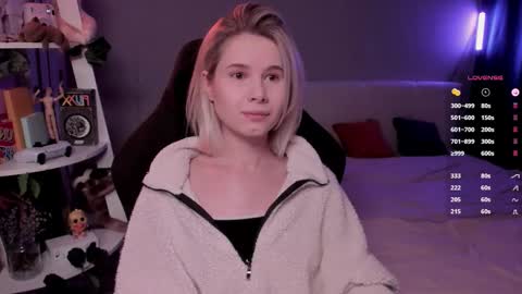 Mia online show from February 6, 9:45 am