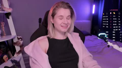 Mia online show from April 13, 10:27 am