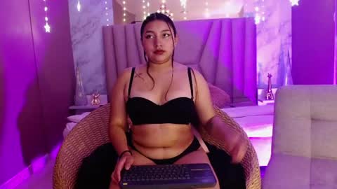 incredible_foxxy online show from June 25, 4:23 am