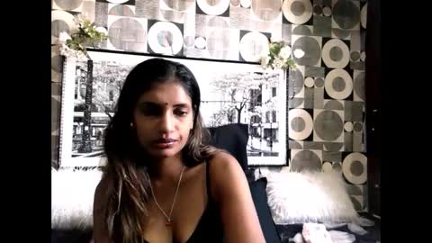 indianhoneyx online show from February 11, 10:28 am