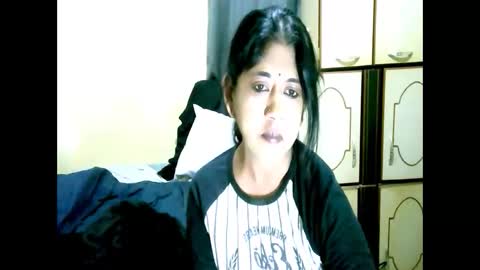 indianpleasures21 online show from June 6, 2:40 am