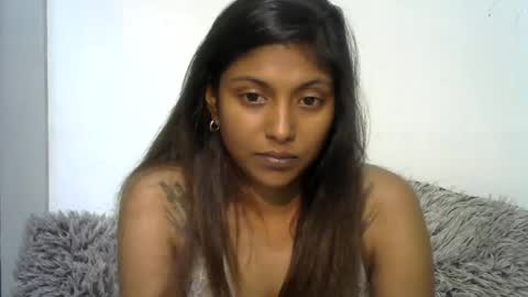 indianqtpie6 online show from June 29, 6:18 pm