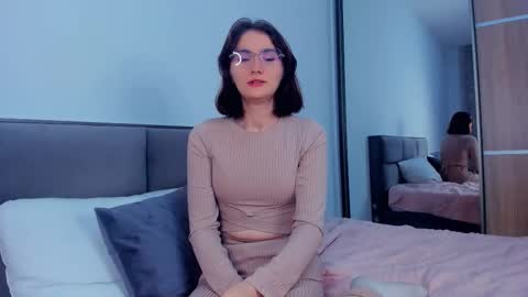 Kira online show from October 29, 4:28 am