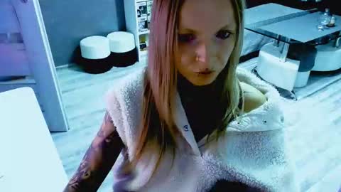 Snapshot of inesdesire chatting on October 15, 9:39 pm InesDesire online show from October 15, 9:39 pm