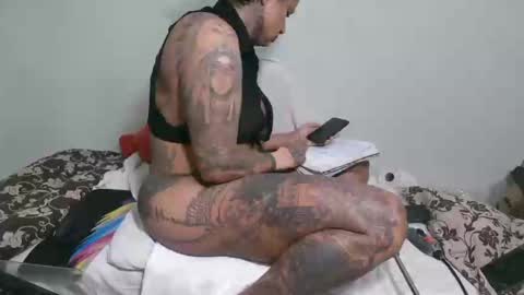 Snapshot of ink_brunette chatting on January 14, 7:00 pm ink brunette online show from January 14, 7:00 pm