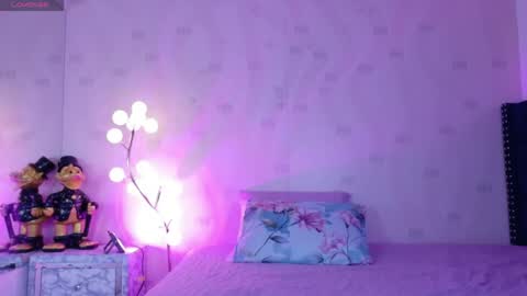 innocenthazel online show from April 9, 2:47 am