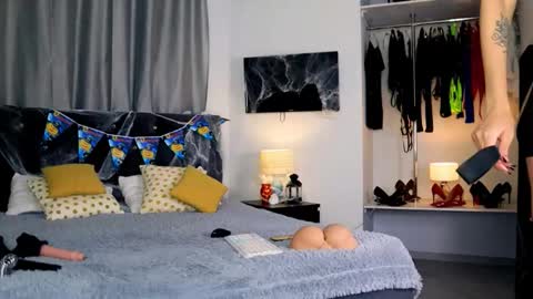 inviting_tina online show from October 30, 3:31 am