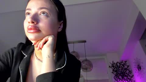 Snapshot of irenevon chatting on February 3, 5:18 am Ir s room online show from February 3, 5:18 am