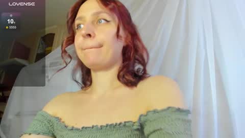 Snapshot of iris_crispy chatting on October 20, 4:59 am Iris online show from October 20, 4:59 am