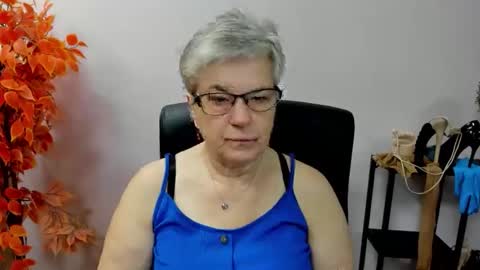 Snapshot of iris_xdesire chatting on October 7, 6:40 am I R I S online show from October 7, 6:40 am