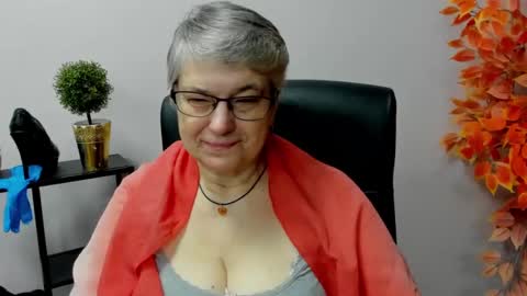 Snapshot of iris_xdesire chatting on February 6, 7:35 am I R I S online show from February 6, 7:35 am