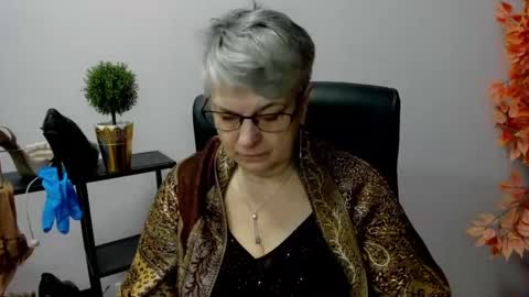 Snapshot of iris_xdesire chatting on February 21, 7:22 am I R I S online show from February 21, 7:22 am