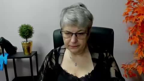 Snapshot of iris_xdesire chatting on March 10, 7:22 am I R I S online show from March 10, 7:22 am