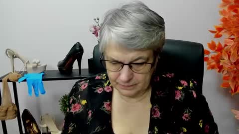 Snapshot of iris_xdesire chatting on December 4, 7:50 am I R I S online show from December 4, 7:50 am