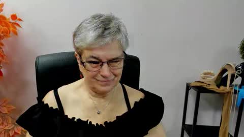 Snapshot of iris_xdesire chatting on October 10, 7:35 am I R I S online show from October 10, 7:35 am