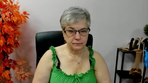 Snapshot of iris_xdesire chatting on October 20, 6:16 am I R I S online show from October 20, 6:16 am