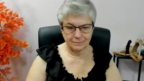 Snapshot of iris_xdesire chatting on September 16, 6:32 am I R I S online show from September 16, 6:32 am