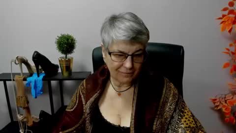 Snapshot of iris_xdesire chatting on February 26, 8:39 am I R I S online show from February 26, 8:39 am
