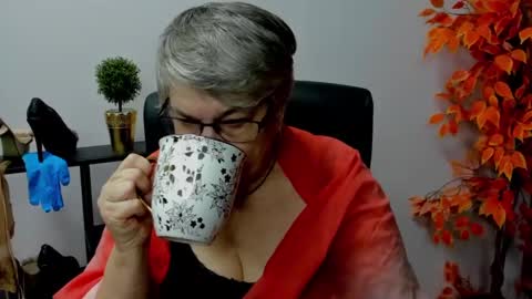 Snapshot of iris_xdesire chatting on February 5, 7:39 am I R I S online show from February 5, 7:39 am