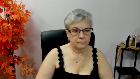 Snapshot of iris_xdesire chatting on October 15, 7:11 am I R I S online show from October 15, 7:11 am