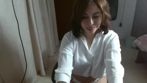 irisarellano_ online show from April 11, 2:54 pm