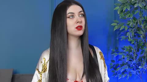 irissbell online show from December 3, 7:00 am