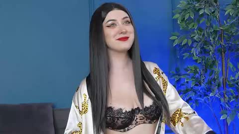 irissbell online show from December 20, 8:07 am