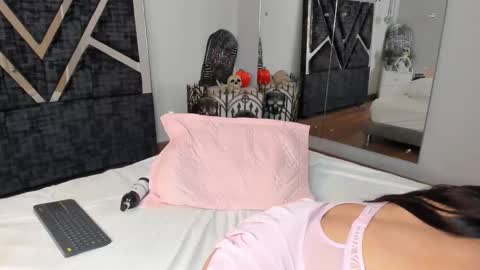 oIssaJonneso online show from October 22, 1:05 pm