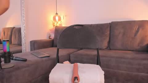 Isabela online show from December 5, 1:12 pm