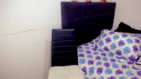 Snapshot of isabella_hotxxx chatting on December 5, 6:22 pm sandra isabella hotxxx online show from December 5, 6:22 pm