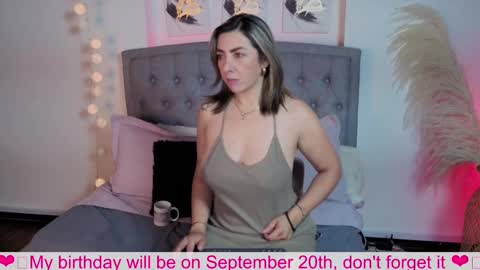 Snapshot of isabella_lt chatting on September 19, 11:42 am online show from September 19, 11:42 am