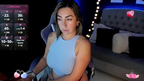 Snapshot of isabella_lt chatting on December 16, 11:12 am online show from December 16, 11:12 am