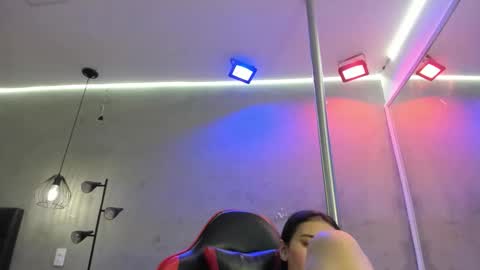 Isabella Nowa online show from January 19, 11:50 am