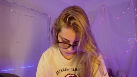 Isabella Rros online show from November 5, 10:48 pm