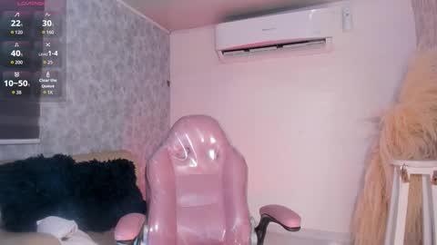 isabellaa23 online show from December 14, 12:44 pm