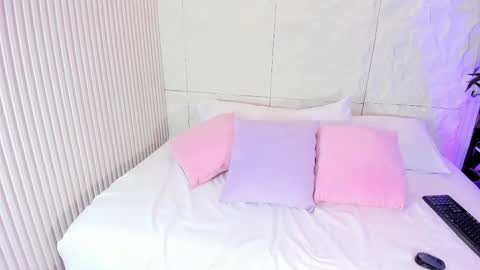 Snapshot of isabellax21 chatting on October 15, 4:26 am Isa online show from October 15, 4:26 am