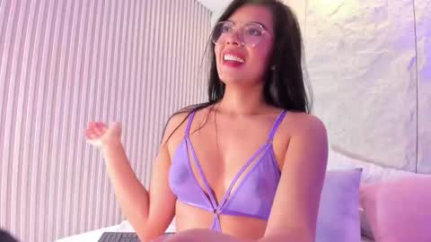 Snapshot of isabellax21 chatting on October 1, 4:39 am Isa online show from October 1, 4:39 am
