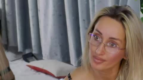 IsabelleEthan online show from November 23, 6:16 am