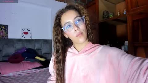 Isabela  online show from October 22, 3:00 am