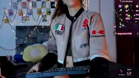 Isabela  online show from February 3, 6:33 am