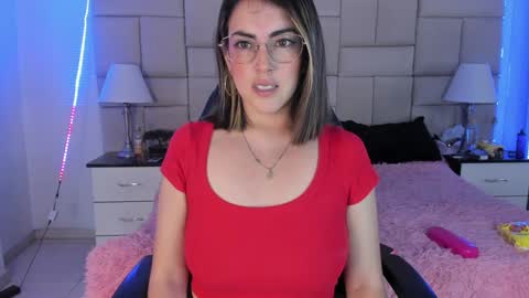 Snapshot of isis_loveyes_ chatting on December 19, 9:38 pm Pauli online show from December 19, 9:38 pm