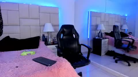 Snapshot of isis_loveyes_ chatting on March 11, 11:04 pm Pauli online show from March 11, 11:04 pm