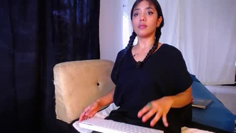 Snapshot of isis_valen chatting on October 1, 12:43 pm isis_valen online show from October 1, 12:43 pm