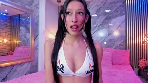 Isla  online show from February 1, 1:30 pm