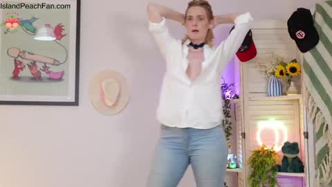 Lou  Peaches online show from May 14, 7:52 pm