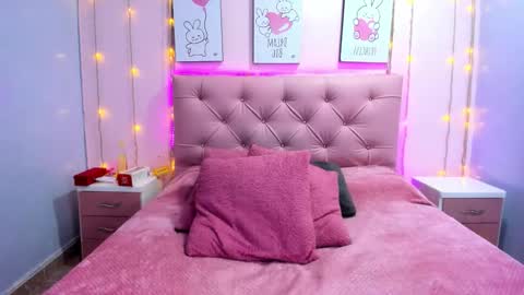 Issa  online show from February 7, 4:16 am