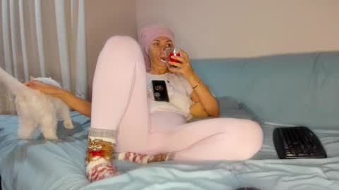 Snapshot of issabelle_69 chatting on September 29, 6:51 am Issabelle online show from September 29, 6:51 am